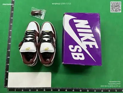 Nike SB Dunk Low Supreme Stars Barkroot Brown 2 Nike SB Dunk Low Supreme Stars Barkroot Brown - Image 2