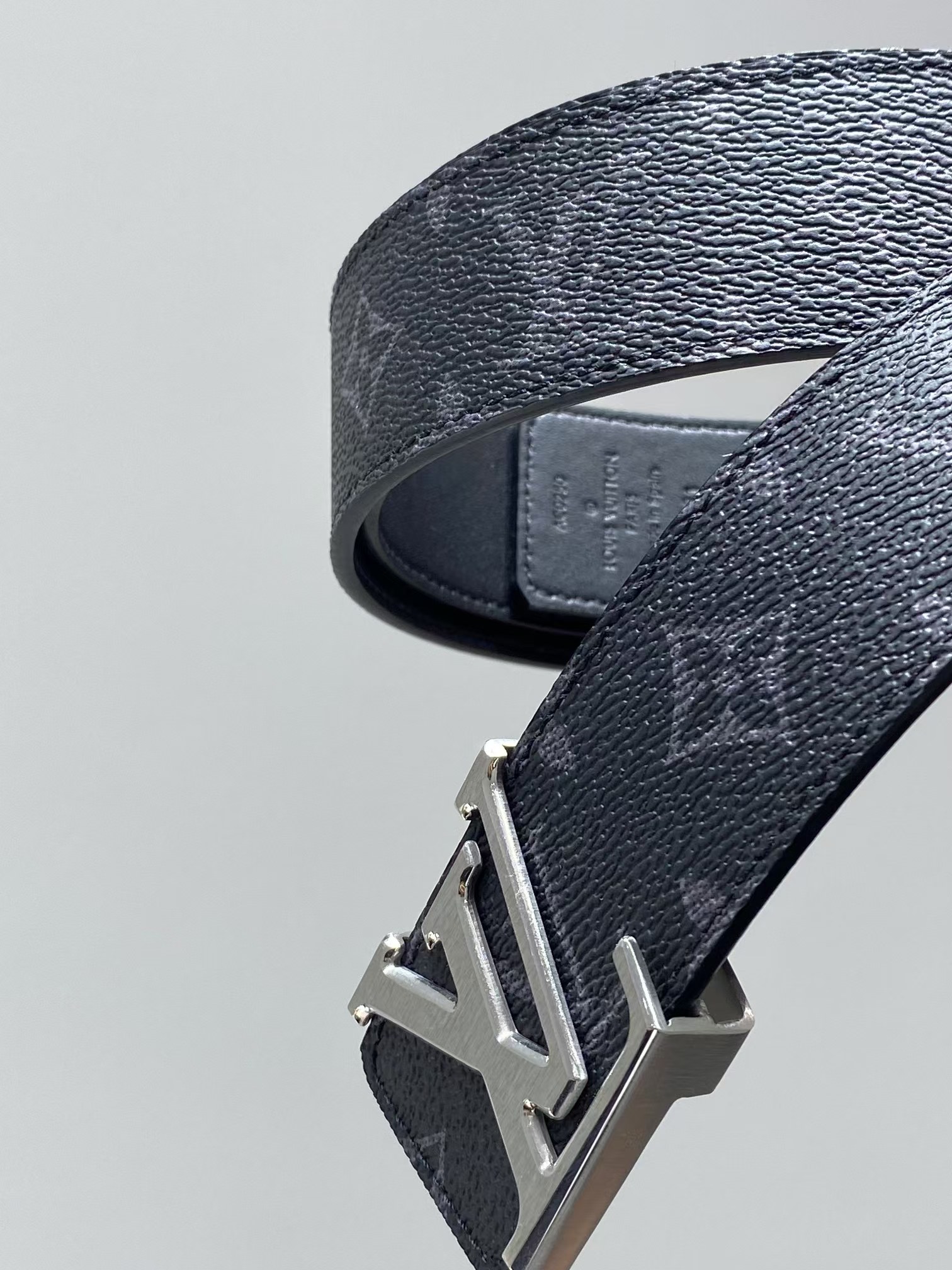 LV Louis Vuitton Men's Belt Belt (High Quality) 2 LV Louis Vuitton Men's Belt Belt (High Quality) - Image 2