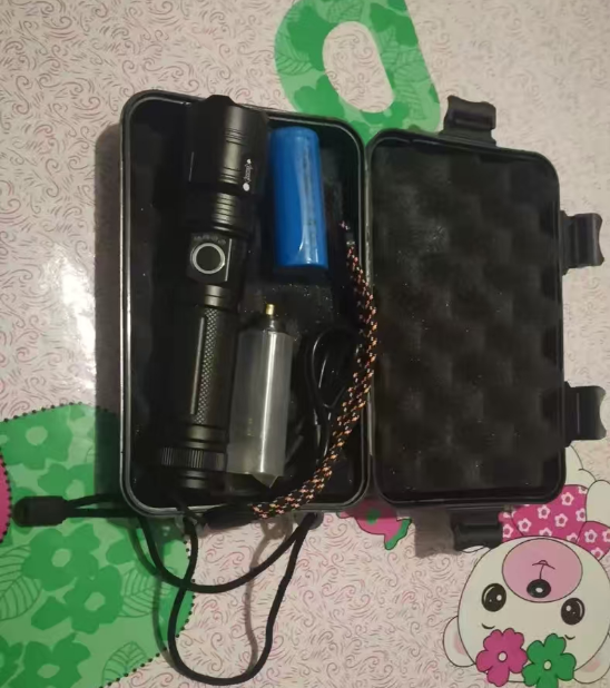 Outdoor zoom emergency strong light flashlight 2 Outdoor zoom emergency strong light flashlight - Image 2