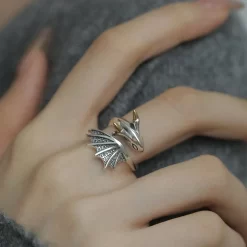 Little flying dragon ring